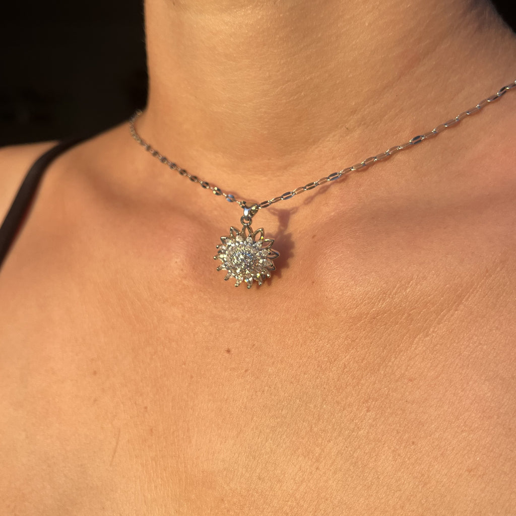 FLOWER TWIST NECKLACE (GIFT)