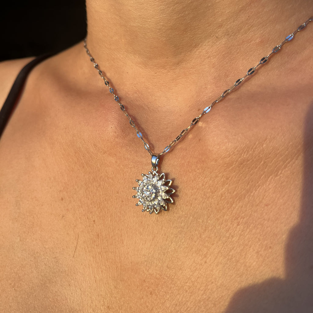 FLOWER TWIST NECKLACE (GIFT)